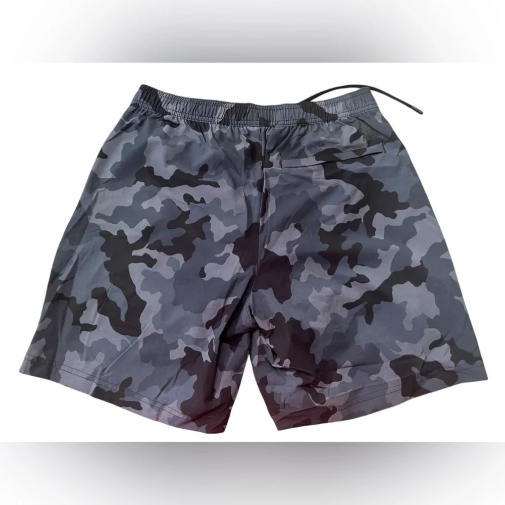 NWT Chubbies Men’s The Camo Glows 7” Performance Shorts in Black/Grey Camo in S - Picture 6 of 7